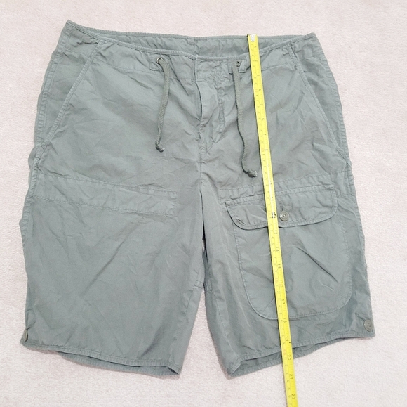 Woman's olive green 100% cotton cargo shorts size MEDIUM - Picture 5 of 10